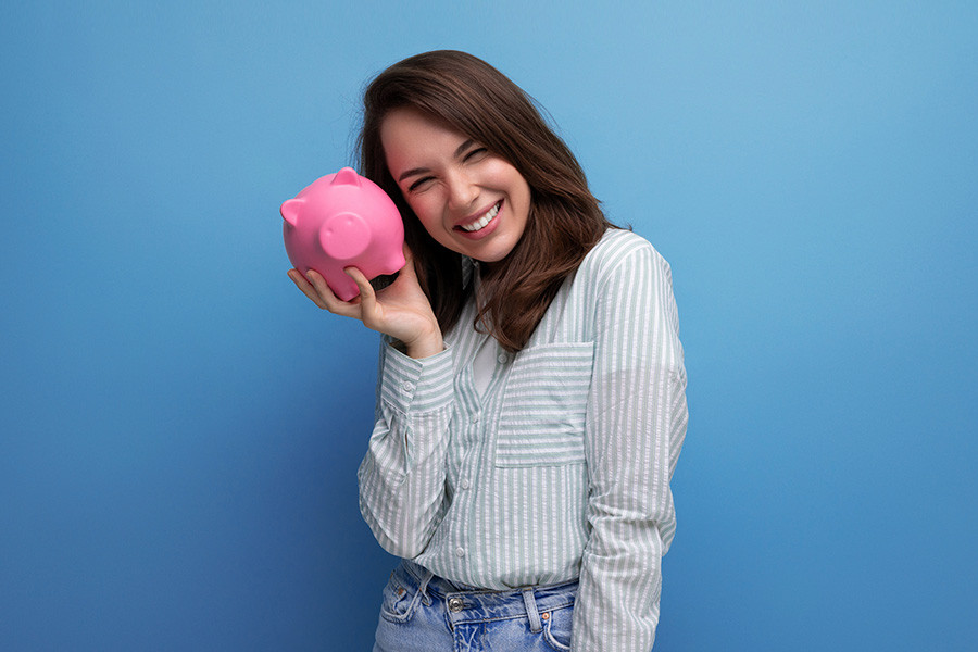 jovem porquinho mealheiro